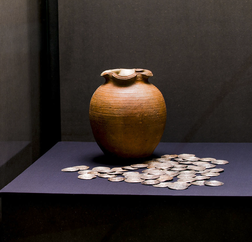 Náhledový obrázek stránky Poklady numismatických sbírek