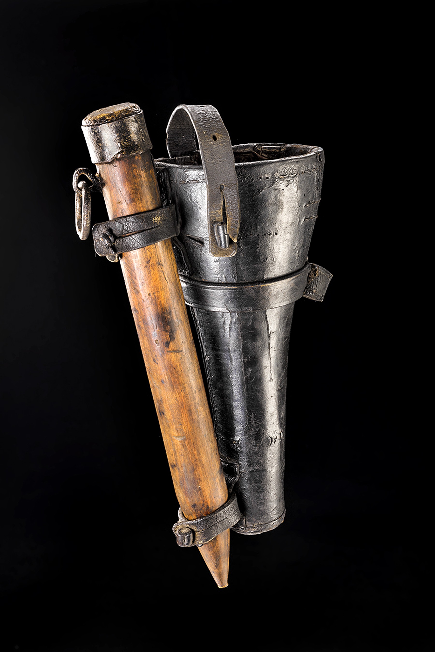 Náhledový obrázek Jezdecké pouzdro na pistoli s kolíkem/Cavalry pistol holster with pin for tying a horse - 1