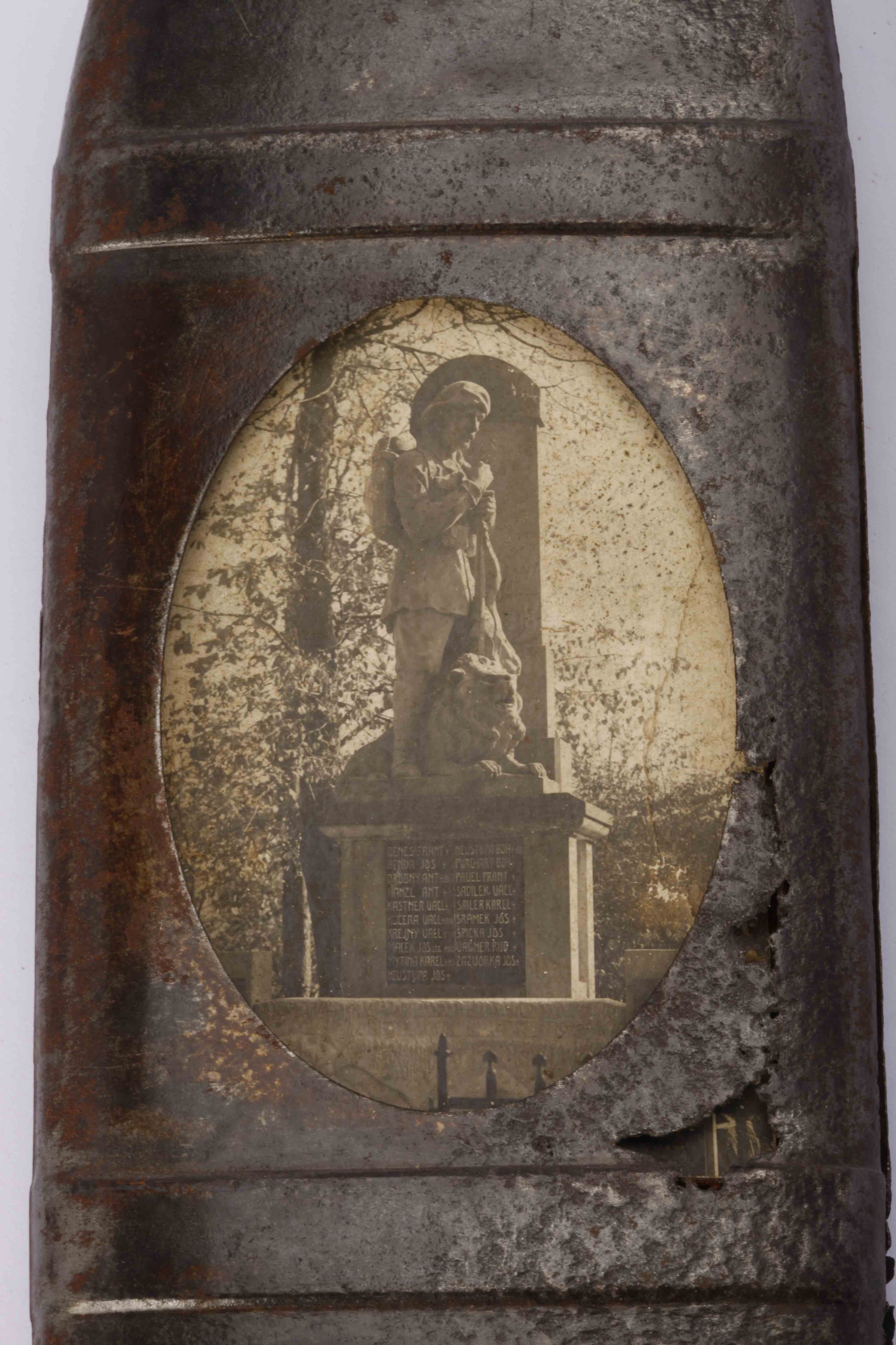 Náhledový obrázek Rámeček na fotografii ve tvaru granátu - 2