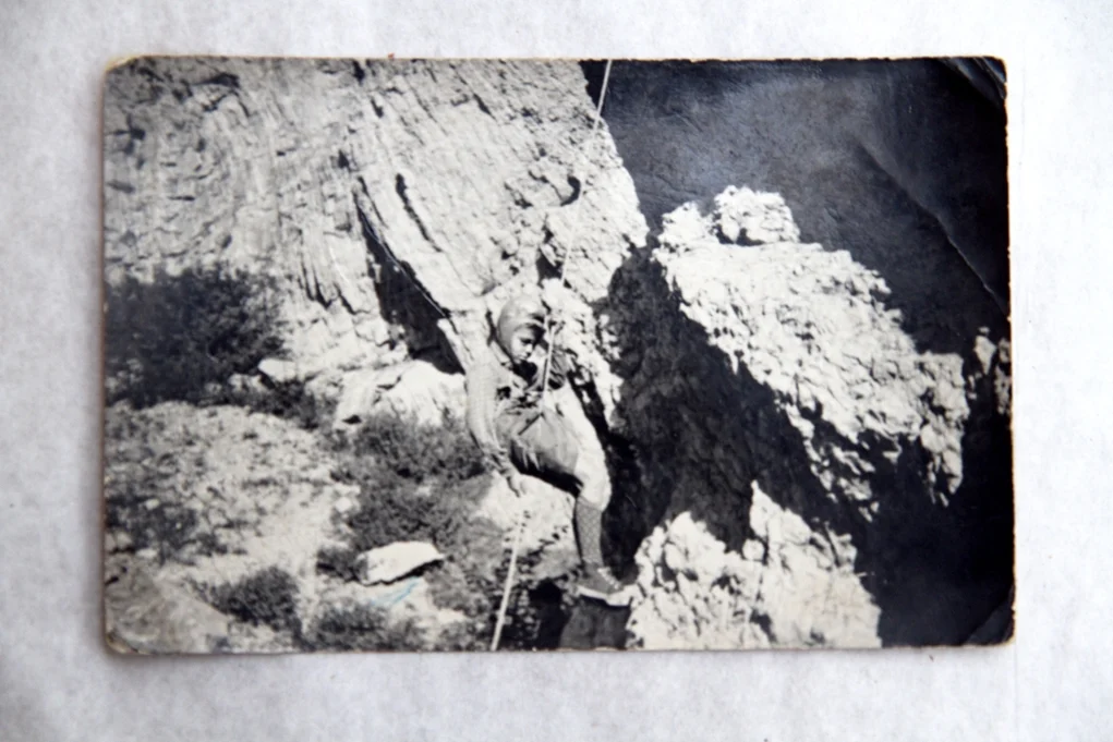 Náhledový obrázek předmětu Fotografie slaňujícího chlapce