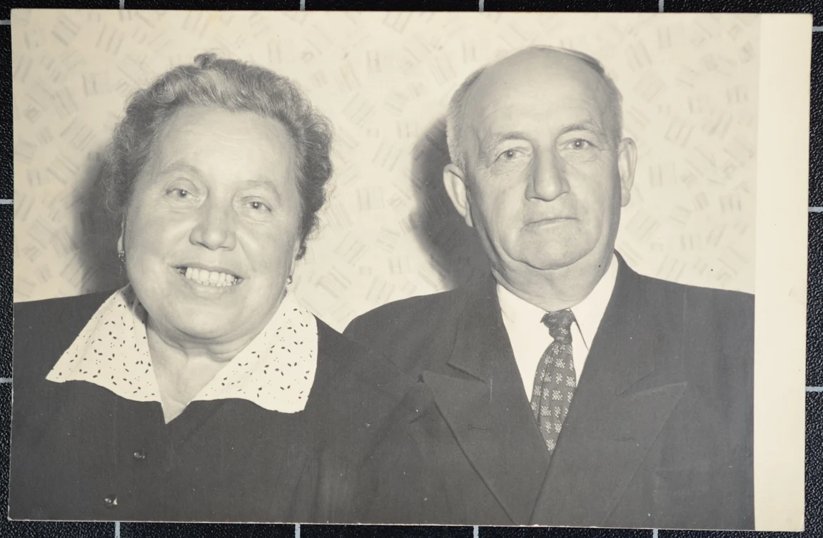 Náhledový obrázek předmětu Portrétní fotografie Josefa Semráda s manželkou