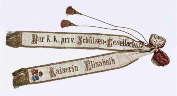 Náhledový obrázek předmětu Praporová stuha ze spolkového praporu opavské měšťanské střelecké společnosti