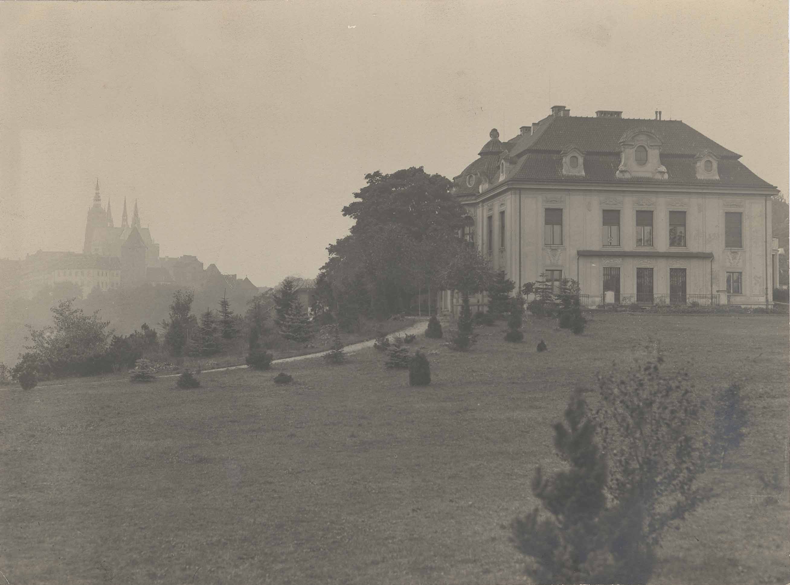 Náhledový obrázek Kramářova vila, východní strana - 1