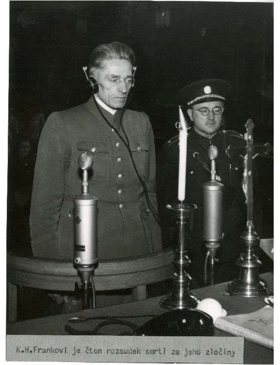 Obrázek K. H. Frank před lidovým soudem v Praze