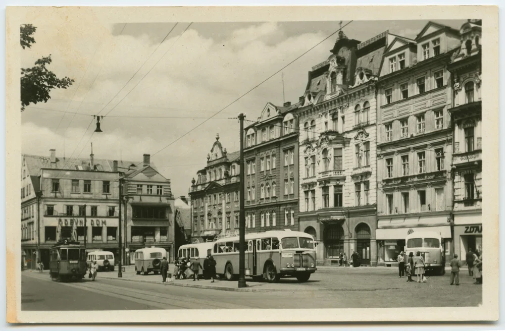 Náhledový obrázek předmětu Liberec - Sokolovské náměstí od arciděkanského chrámu ´Liberec - Část náměstí T. G. Masaryka.´