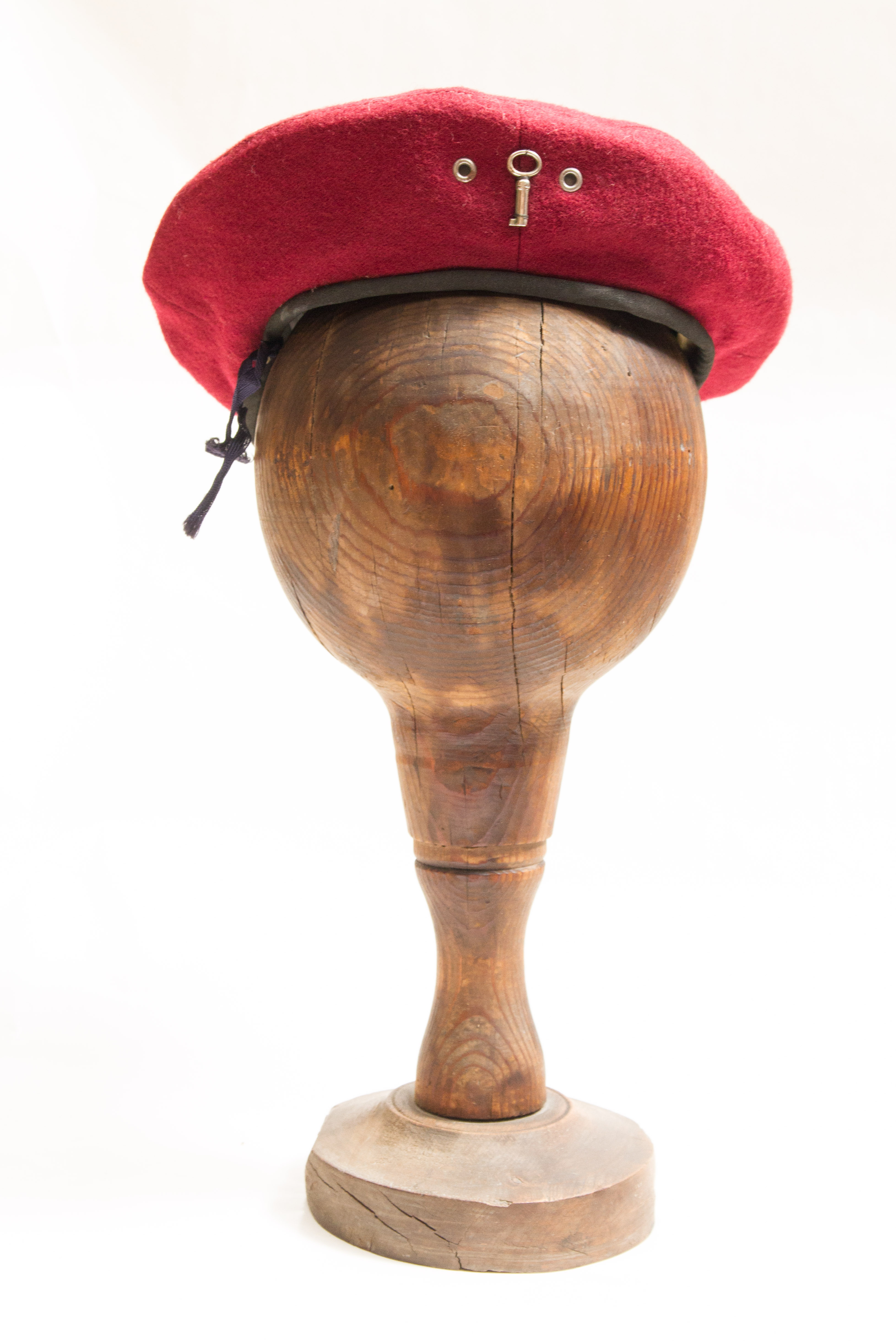 Náhledový obrázek Červený baret Wabiho Ryvoly - 1