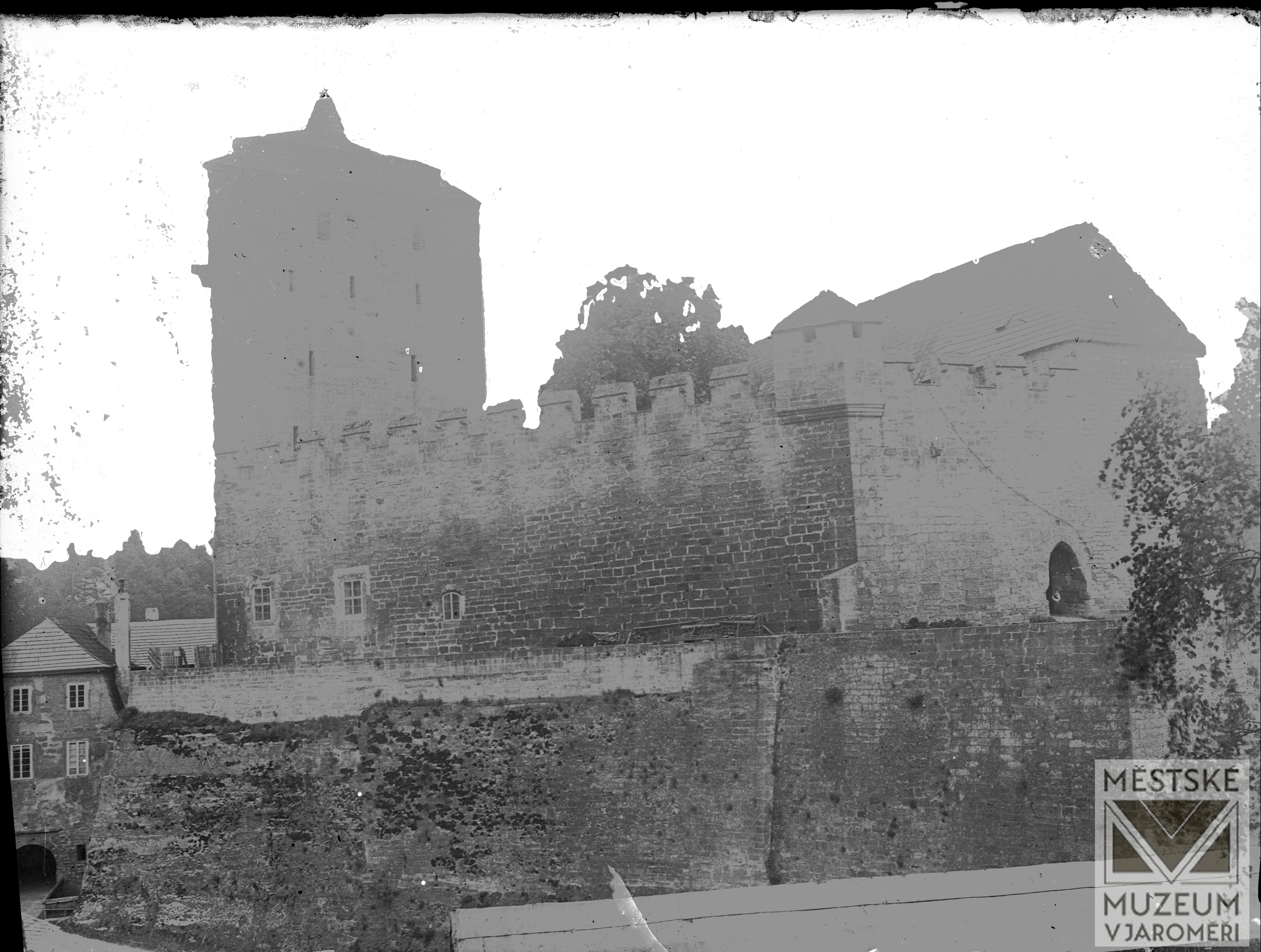 Náhledový obrázek Jiná místa - Hrad Kost - 1