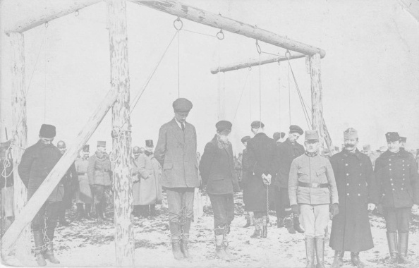 Náhledový obrázek Snímek popravy provedené vojáky rakousko-uherské armády - 1