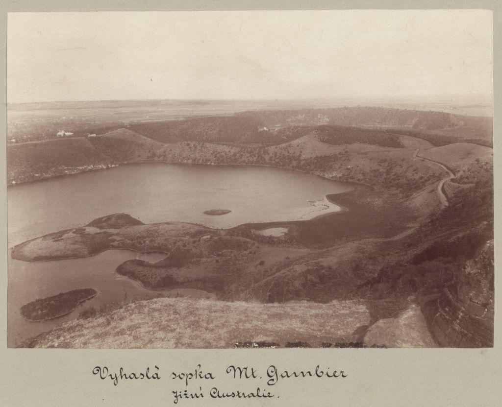 Náhledový obrázek Jezero v kráteru vyhaslé sopky Mount Gambier - 1