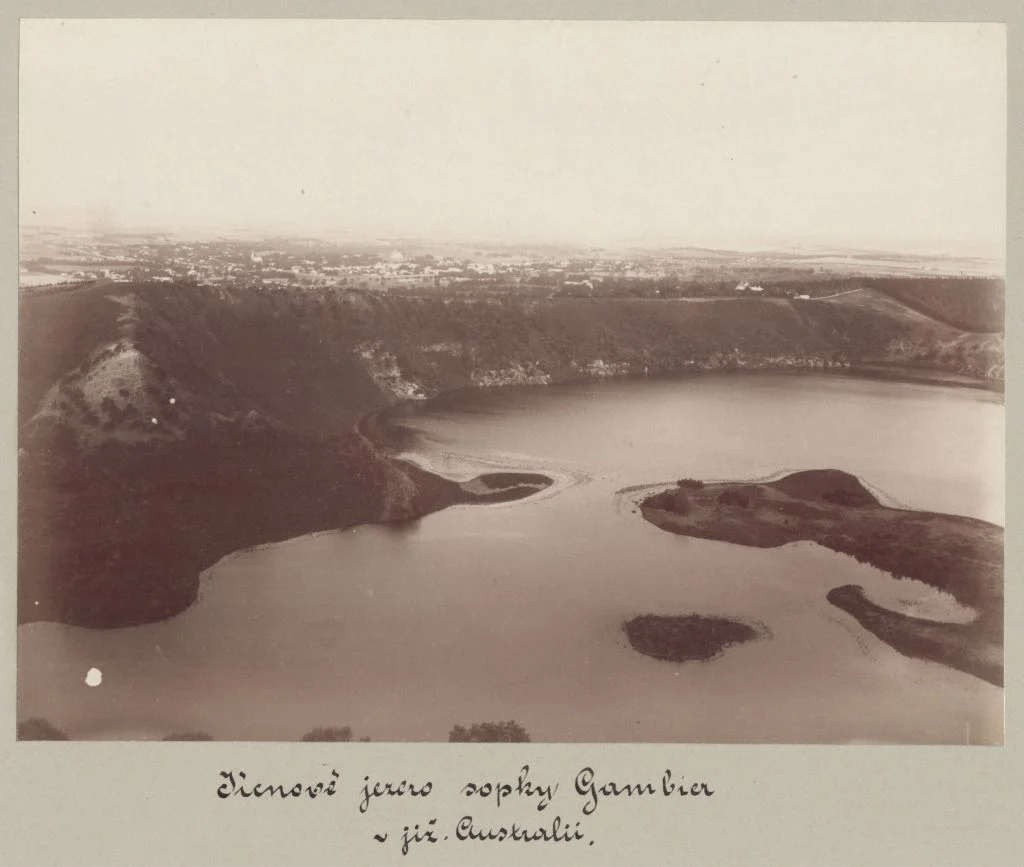 Náhledový obrázek předmětu Jezero v kráteru vyhaslé sopky Mount Gambier