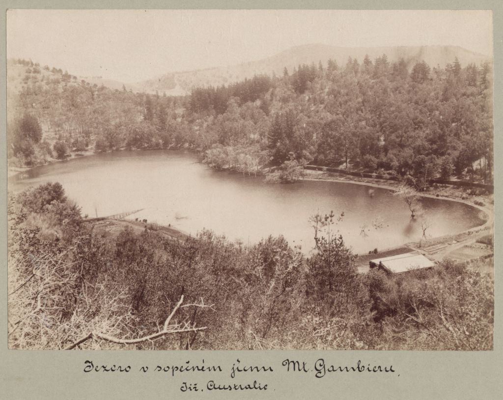 Náhledový obrázek Jezero v kráteru vyhaslé sopky Mount Gambier - 1