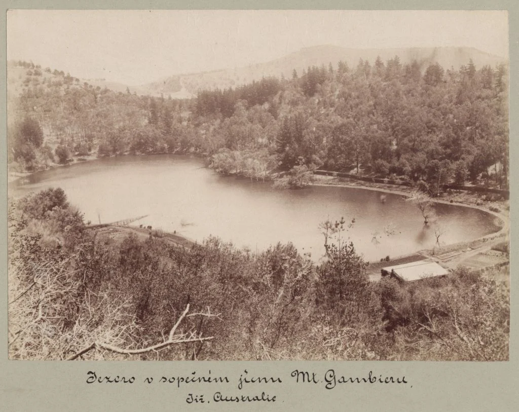 Náhledový obrázek předmětu Jezero v kráteru vyhaslé sopky Mount Gambier