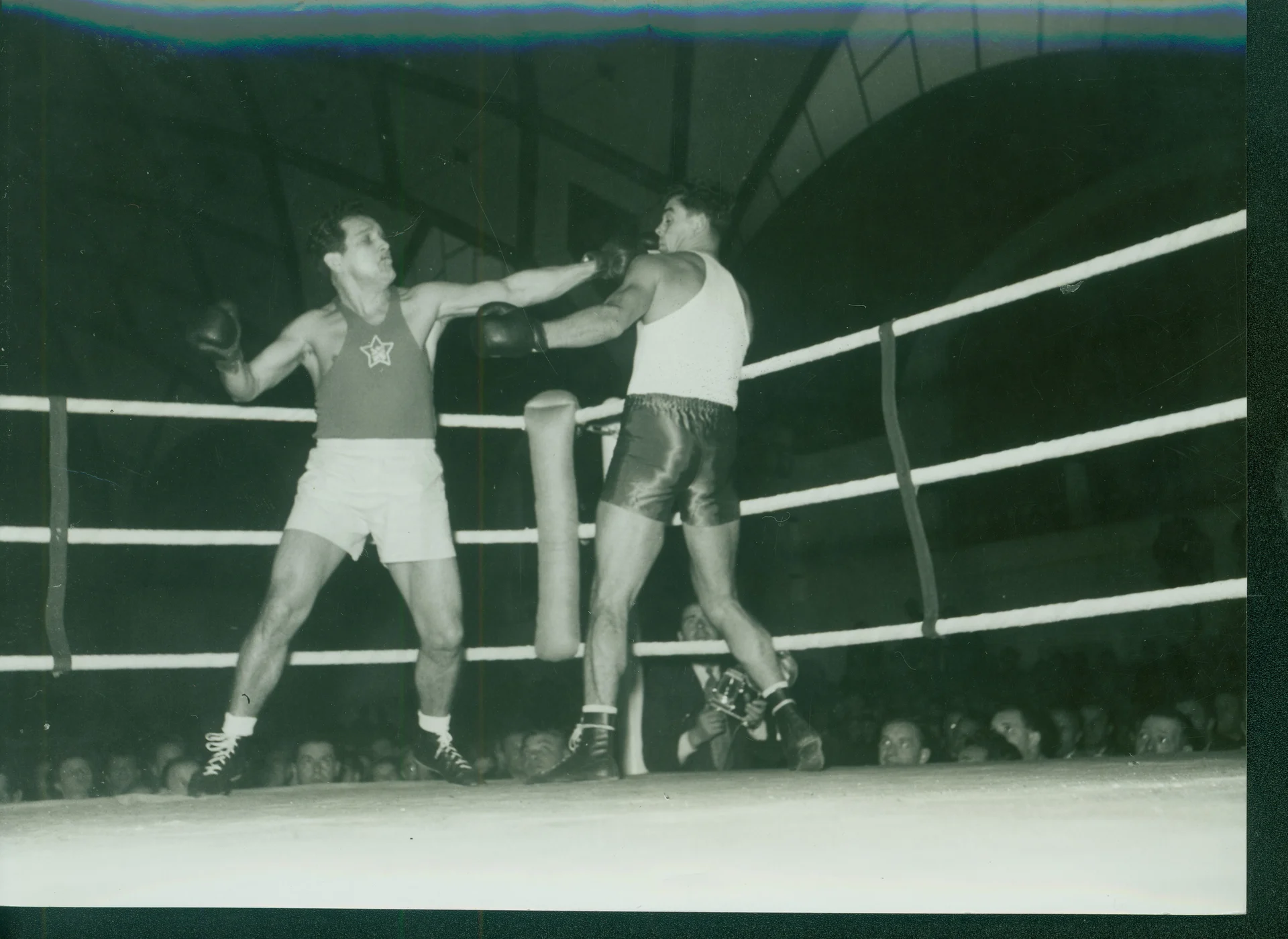 Náhledový obrázek předmětu Boxer Torma v ringu v sezóně 1947/48