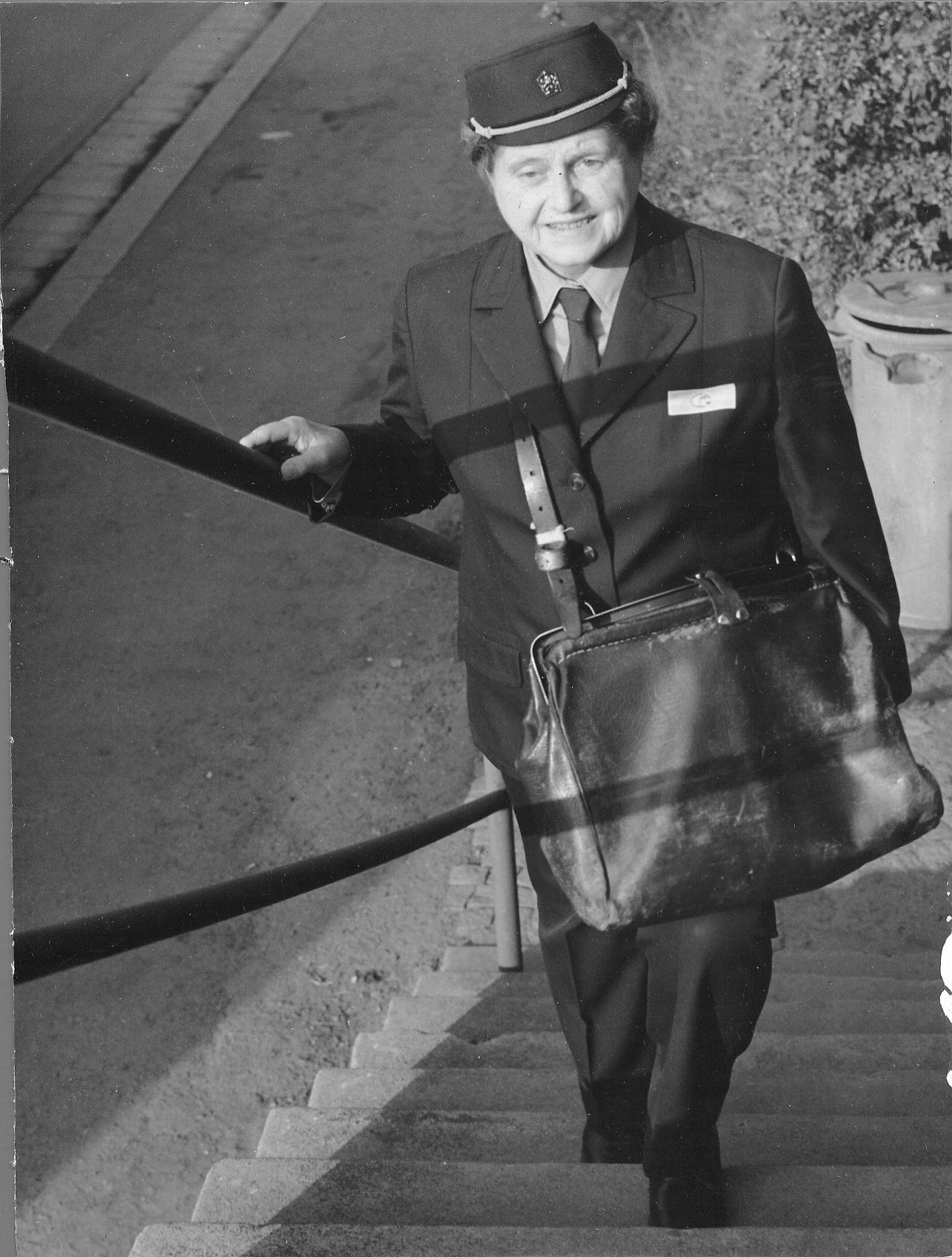 Náhledový obrázek Doručovatelka Obvodní pošty - 1