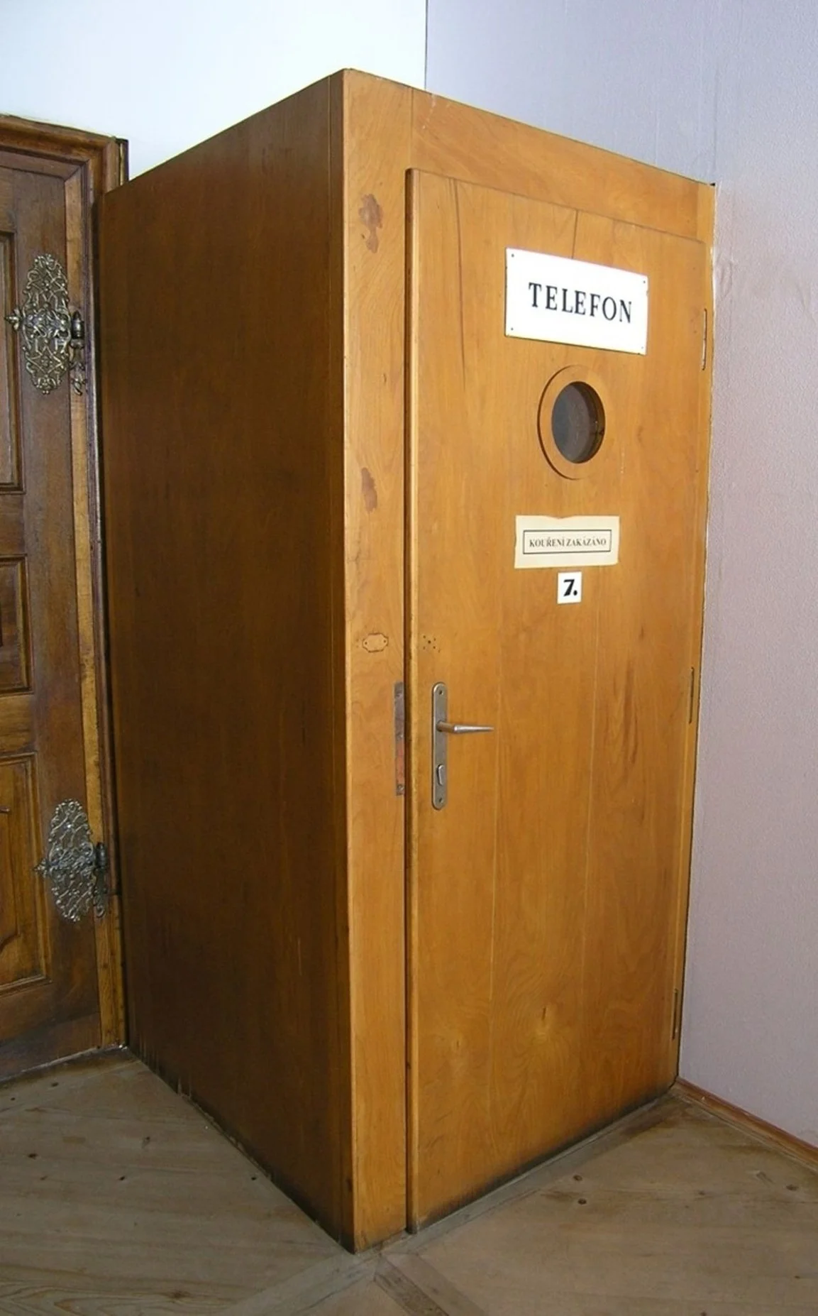 Náhledový obrázek předmětu Telefonní kabina