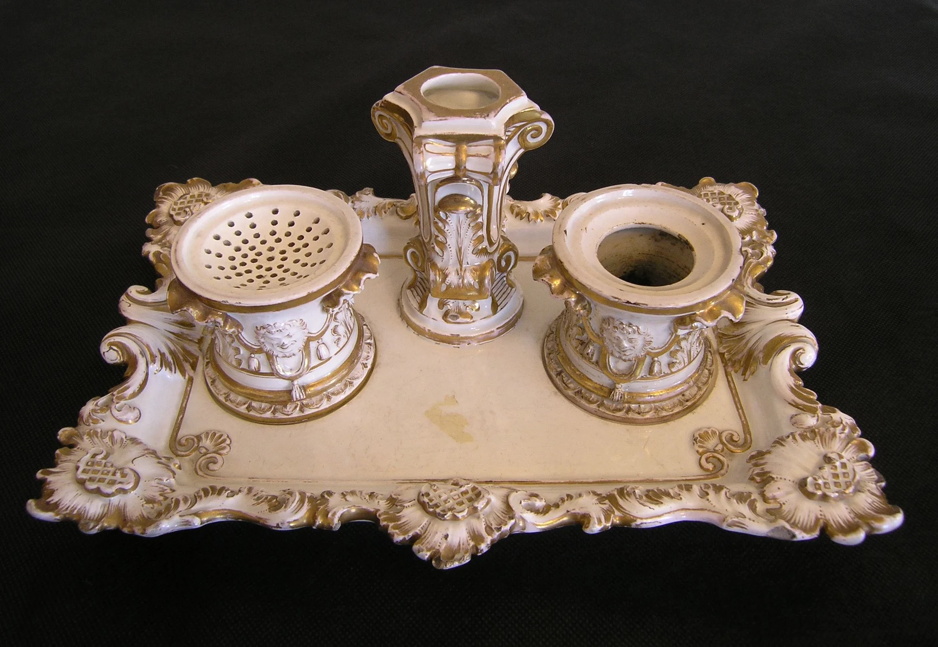 Náhledový obrázek předmětu Porcelánový kalamář