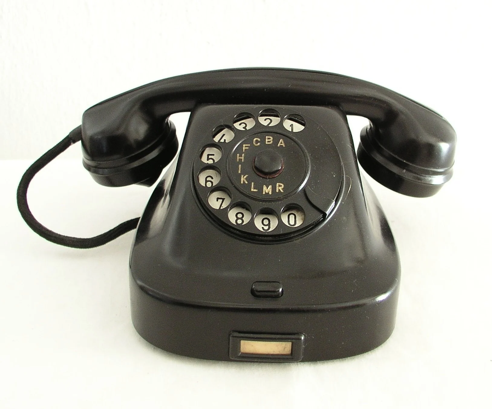 Náhledový obrázek předmětu Stolní automatický telefonní přístroj
