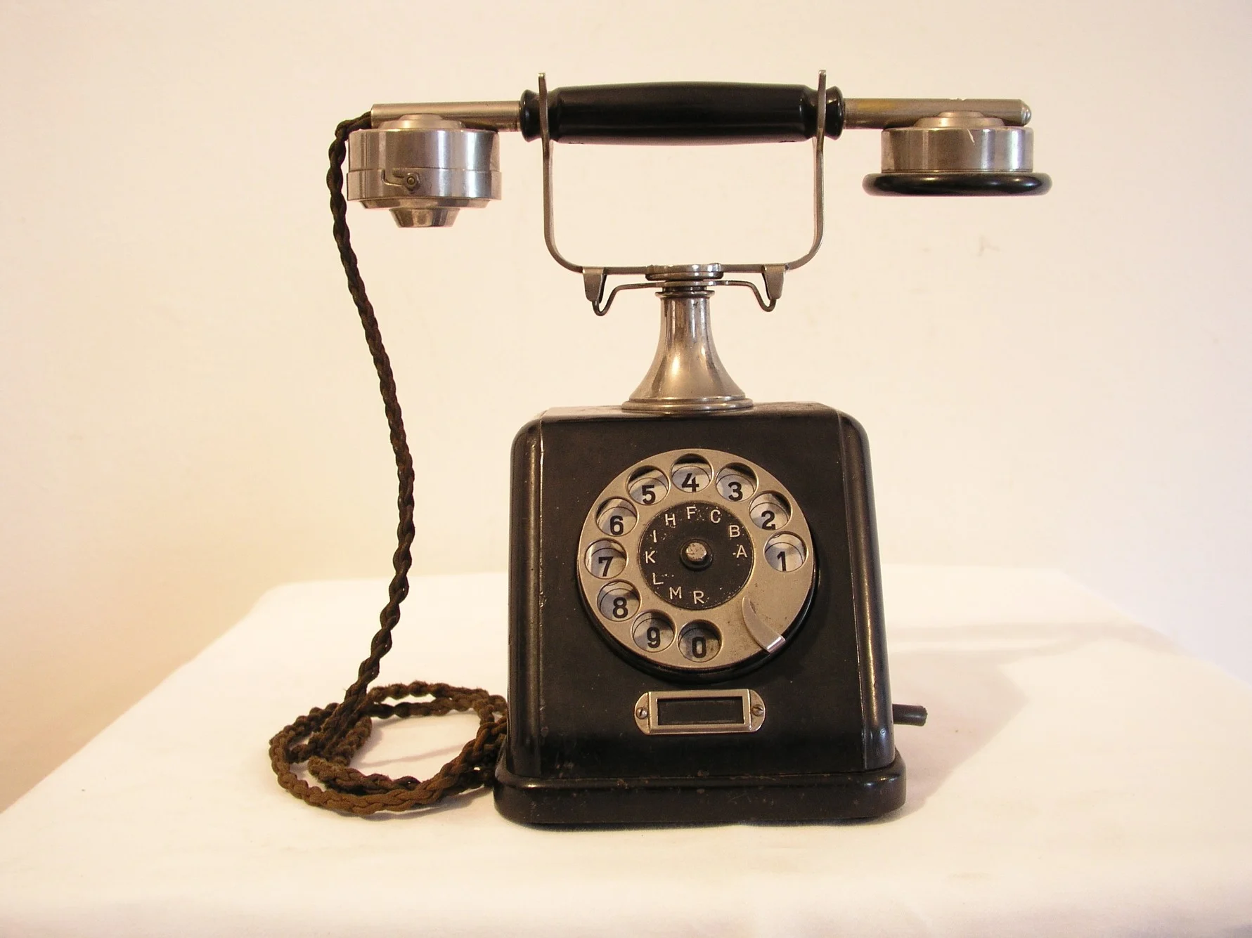 Náhledový obrázek předmětu Stolní automatický telefonní přístroj