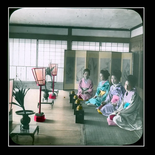 Náhledový obrázek předmětu Čtyři Japonky v interiéru s paravánem