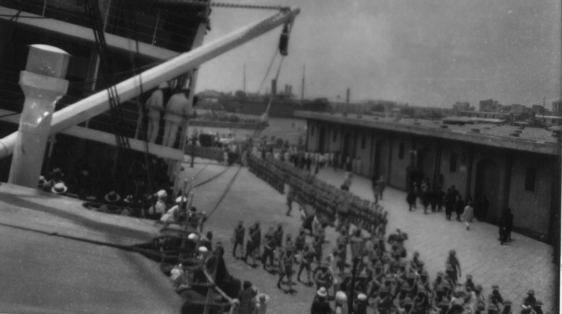 Náhledový obrázek předmětu Naloďování vojska v přístavu Alexandrie
