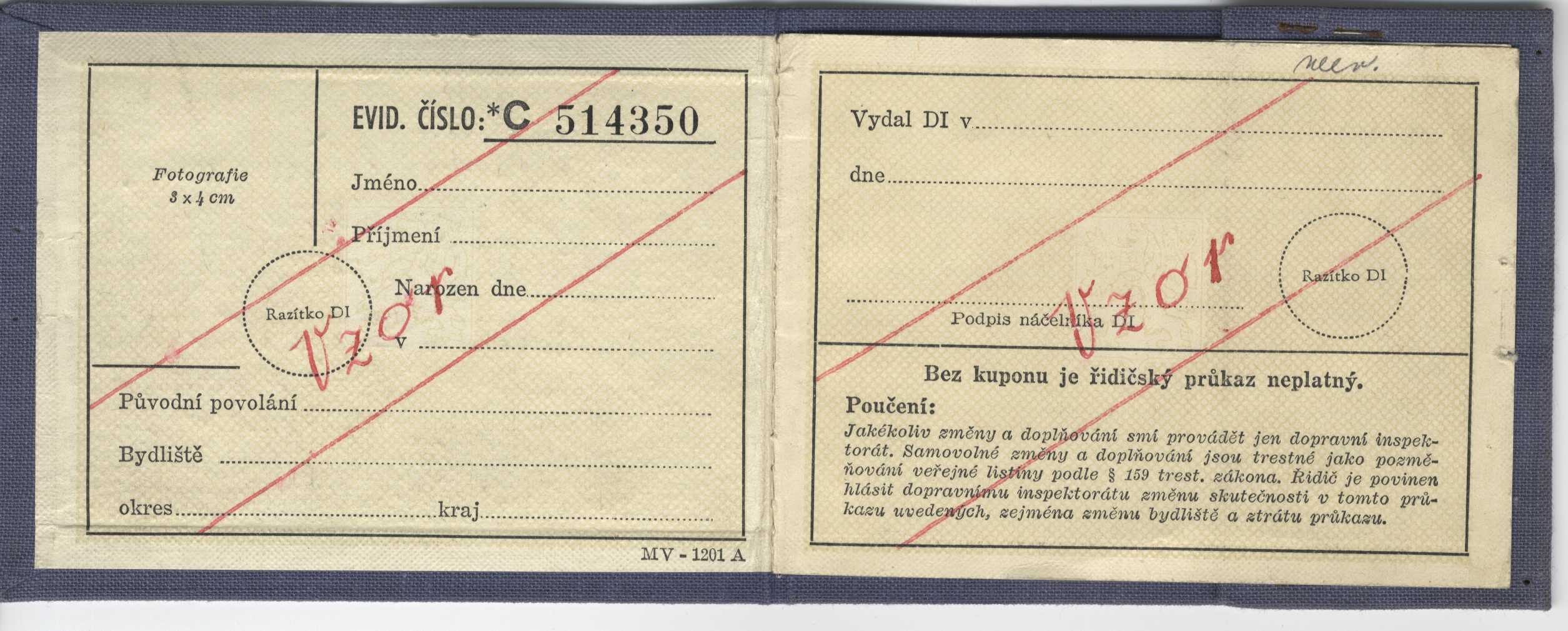 Náhledový obrázek Řidičský průkaz v modré plátěné vazbě, zaveden v roce 1956 a vydáván do roku 1964 - 2