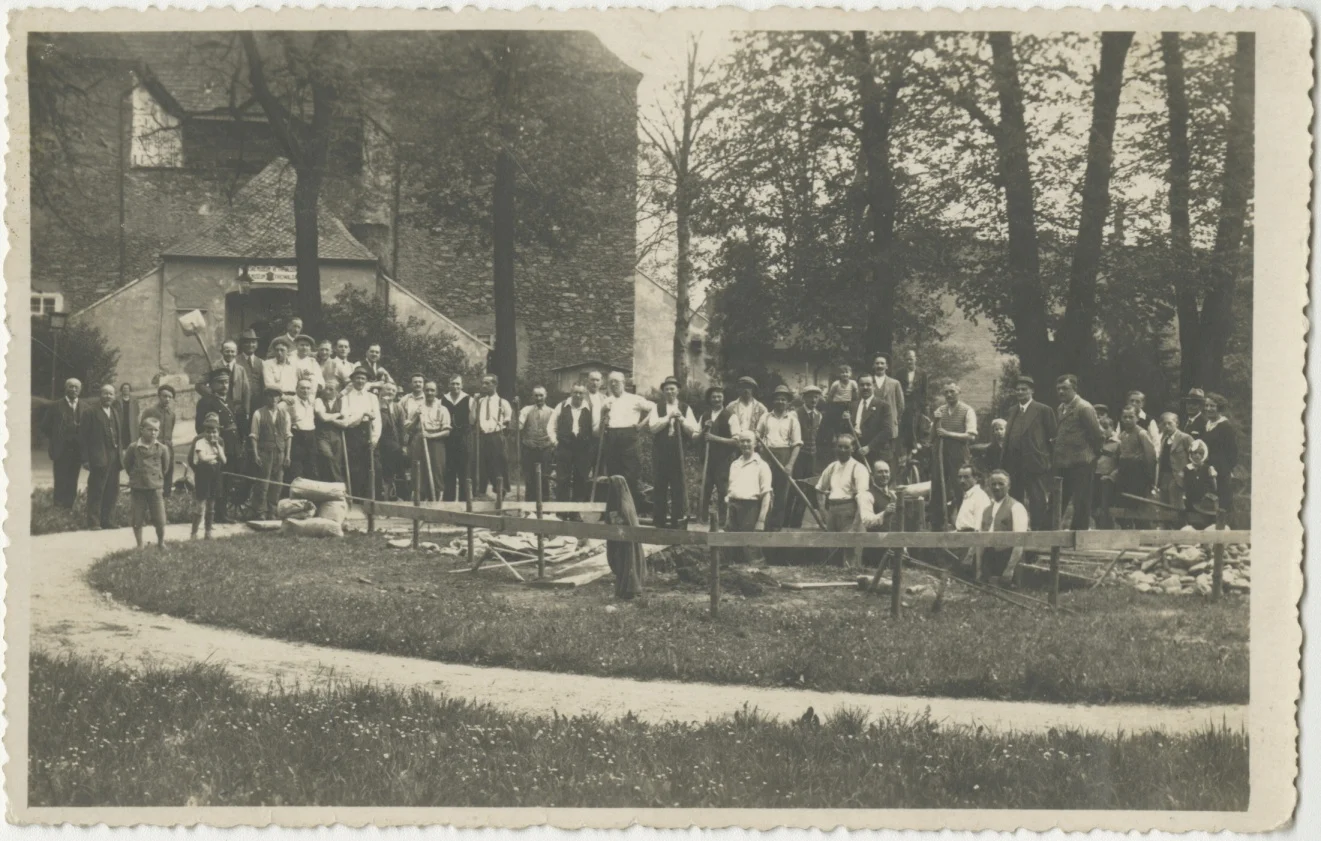Náhledový obrázek předmětu Výstavba pomníku obětem I. světové války na Zámeckém náměstí v Jeseníku (1935)