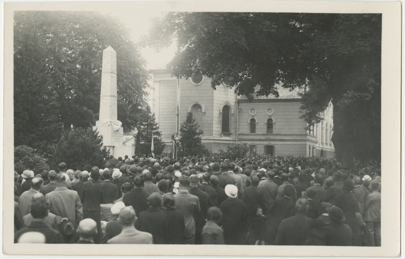 Náhledový obrázek Slavnostní odhalení pomníku obětem I. světové války v Jeseníku (1935) - 1