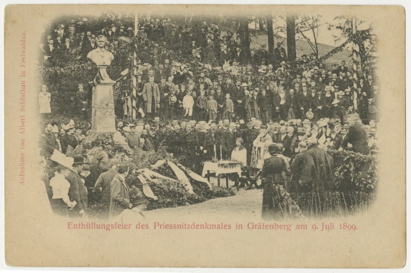 Náhledový obrázek předmětu Odhalení tzv. Jubilejního pomníku Vincenze Priessnitze na poštovní dopisnici (1899)