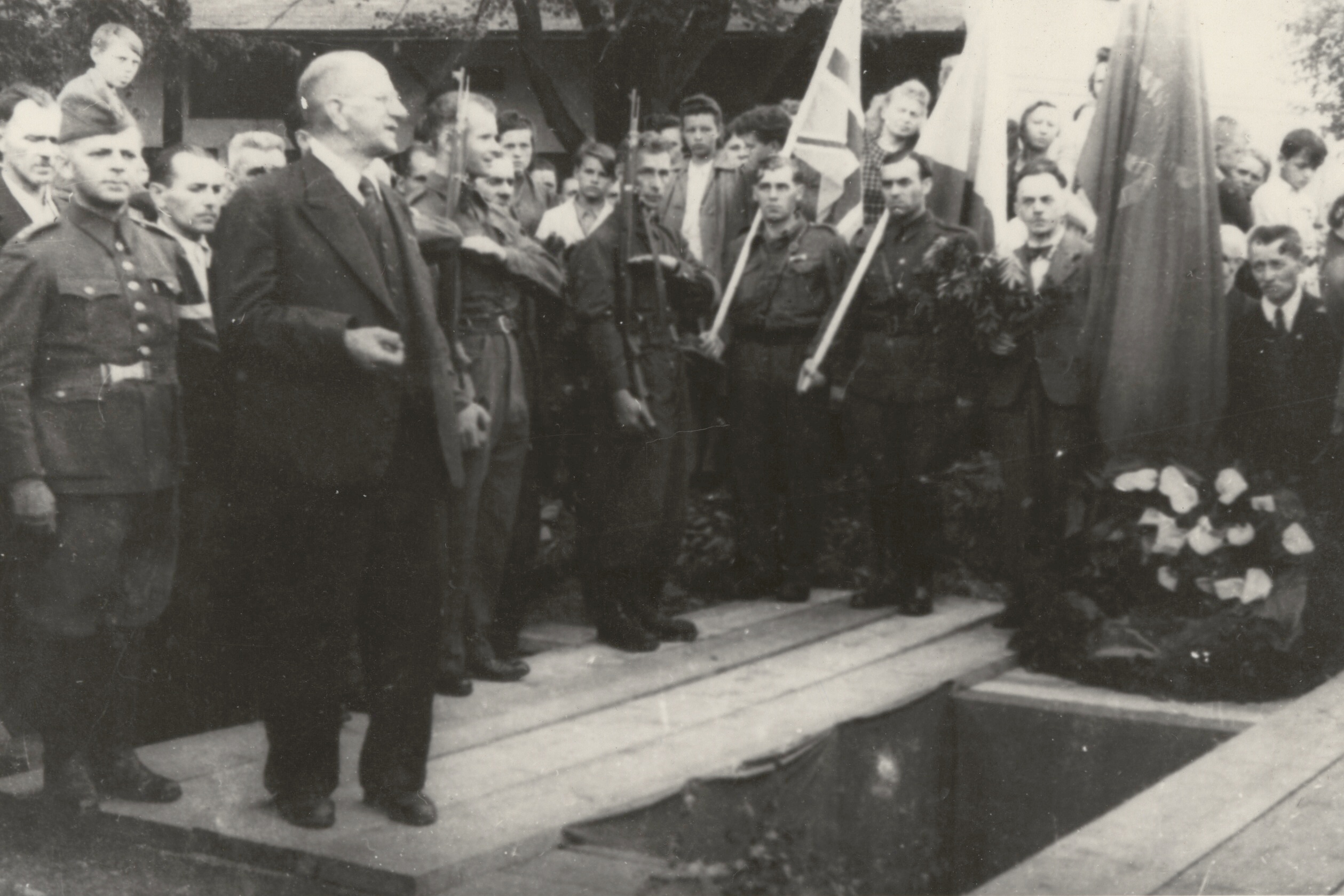 Náhledový obrázek Pohřeb ruského kapitána Fedorčenka v Jeseníku (1945) - 2