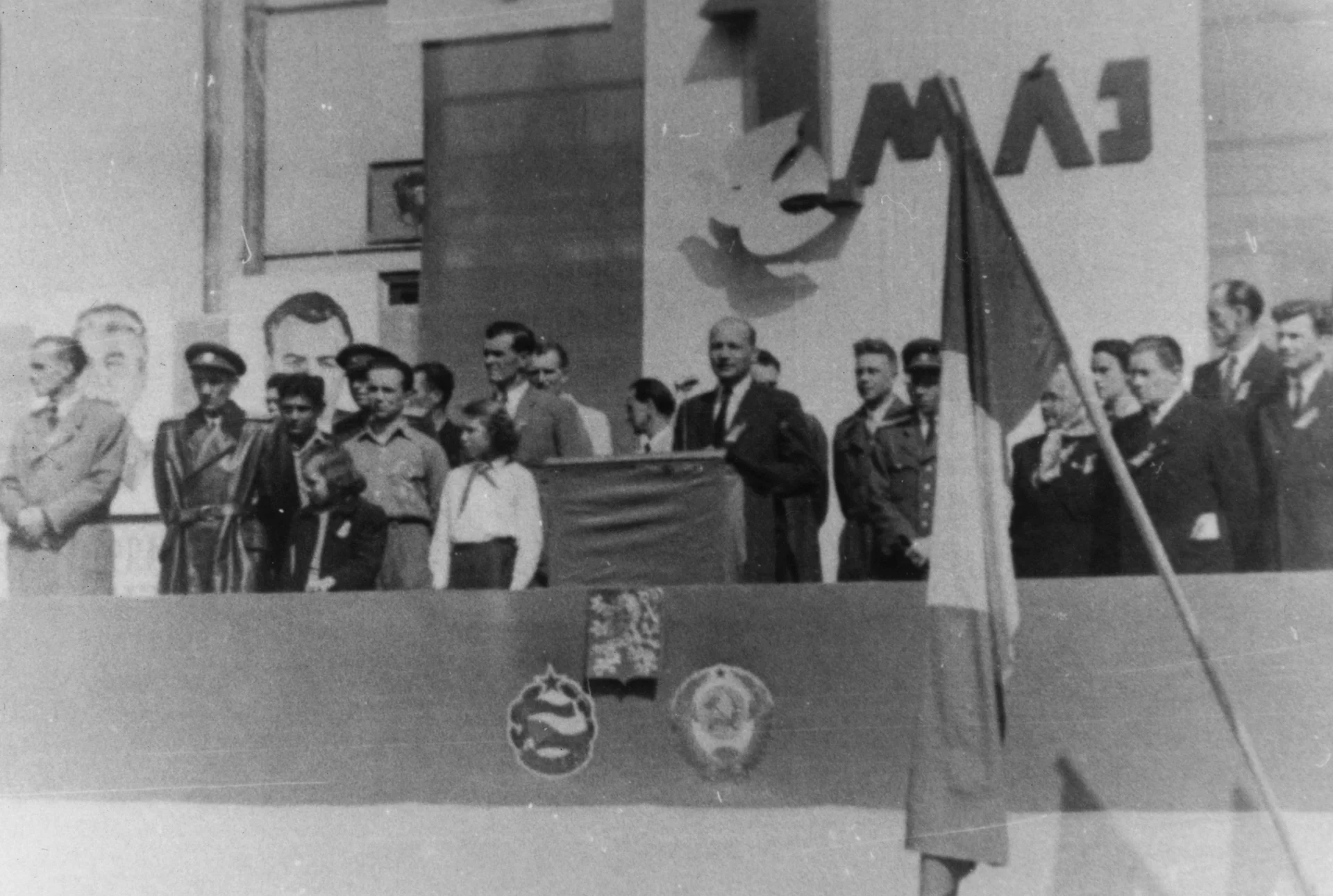 Náhledový obrázek předmětu Prvomájová slavnost 1946 (čb. reprodukce)