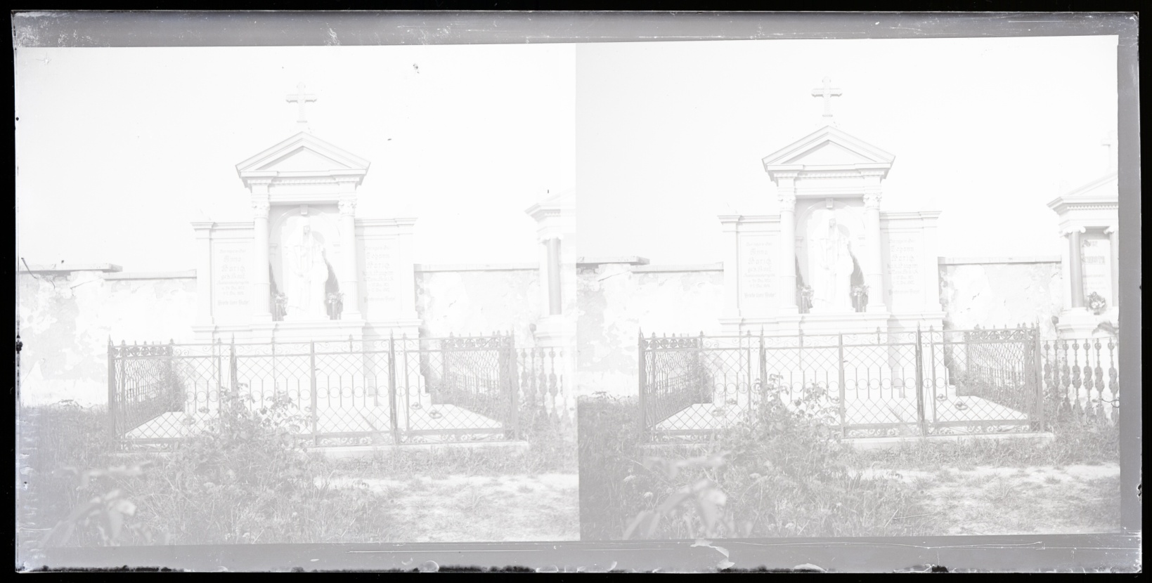 Náhledový obrázek Skleněný stereonegativ: Harichův náhrobek v Supíkovicích (1906) - 2