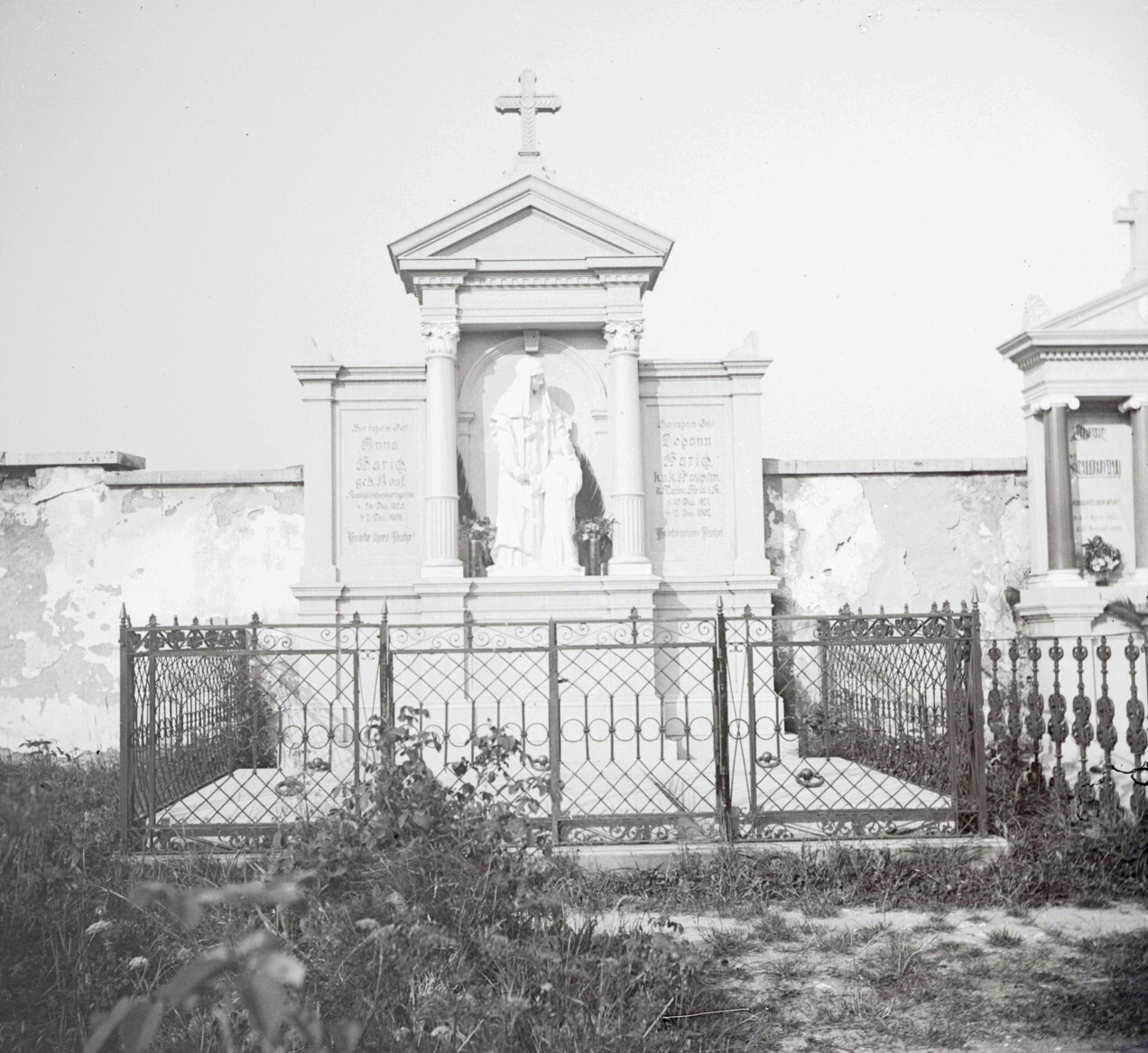 Náhledový obrázek Skleněný stereonegativ: Harichův náhrobek v Supíkovicích (1906) - 1