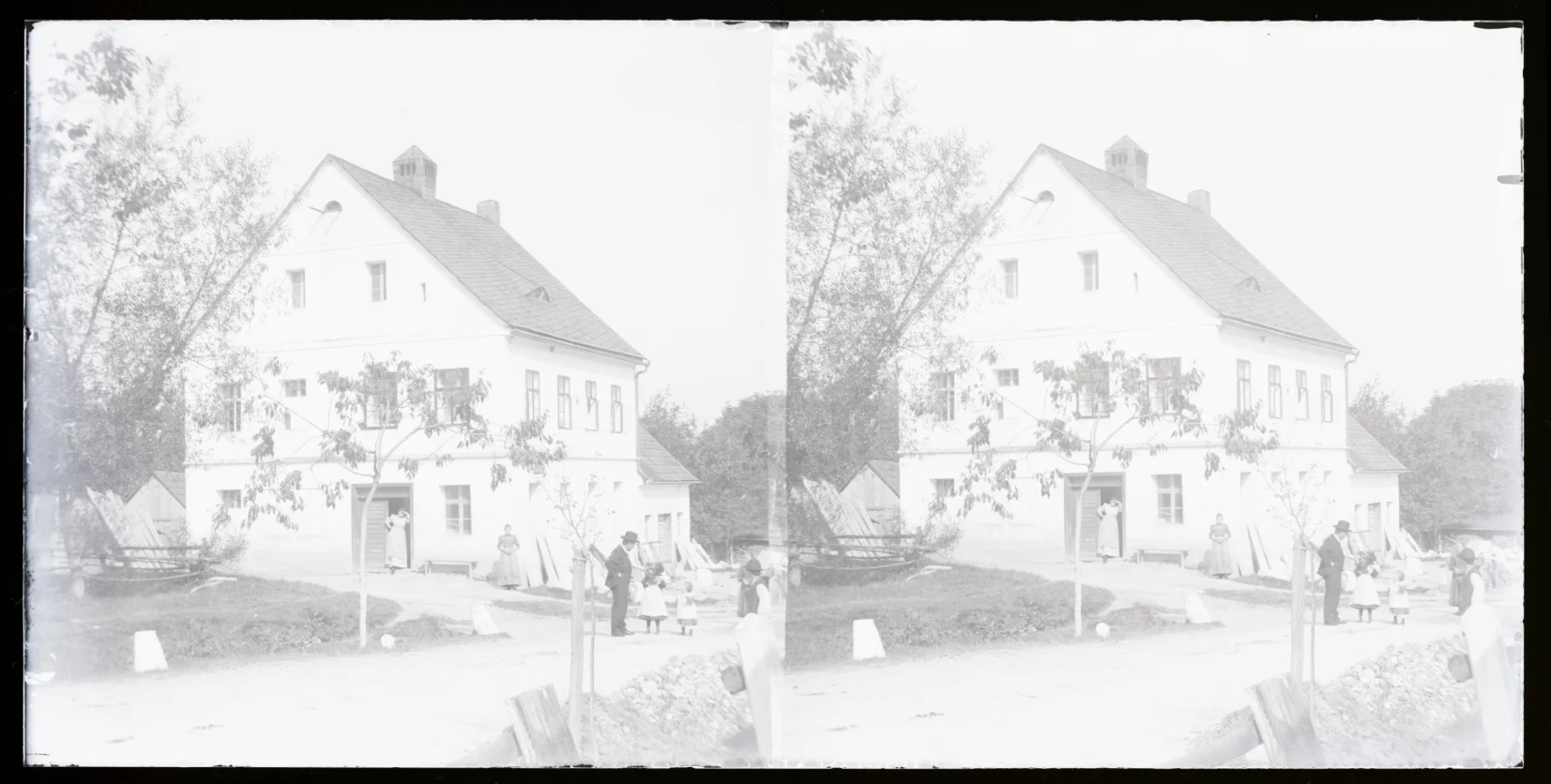 Náhledový obrázek předmětu Skleněný stereonegativ: Lauferův dům (1906)