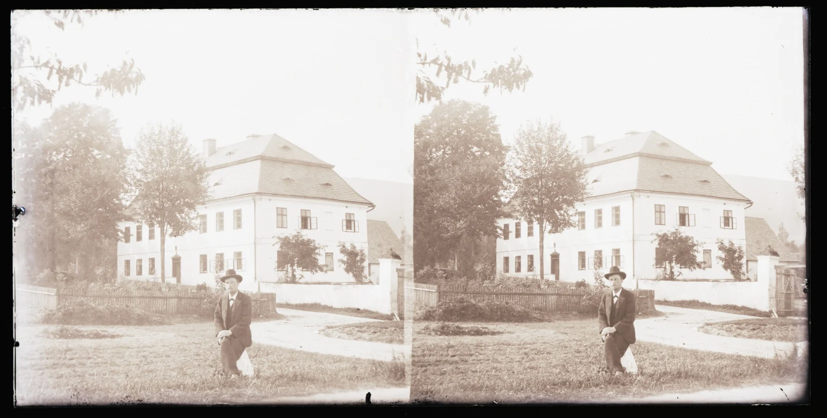 Náhledový obrázek předmětu Skleněný stereonegativ: bývalé šoltéství v Supíkovicích (1900)