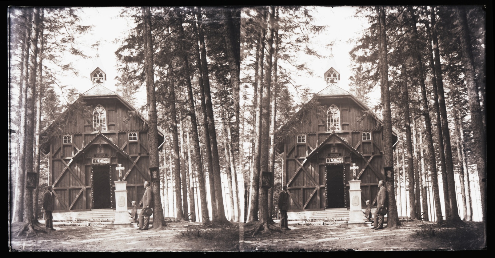 Náhledový obrázek Skleněný stereonegativ: lesní kaple (Waldkapelle) na Nízké Hoře (1903) - 1
