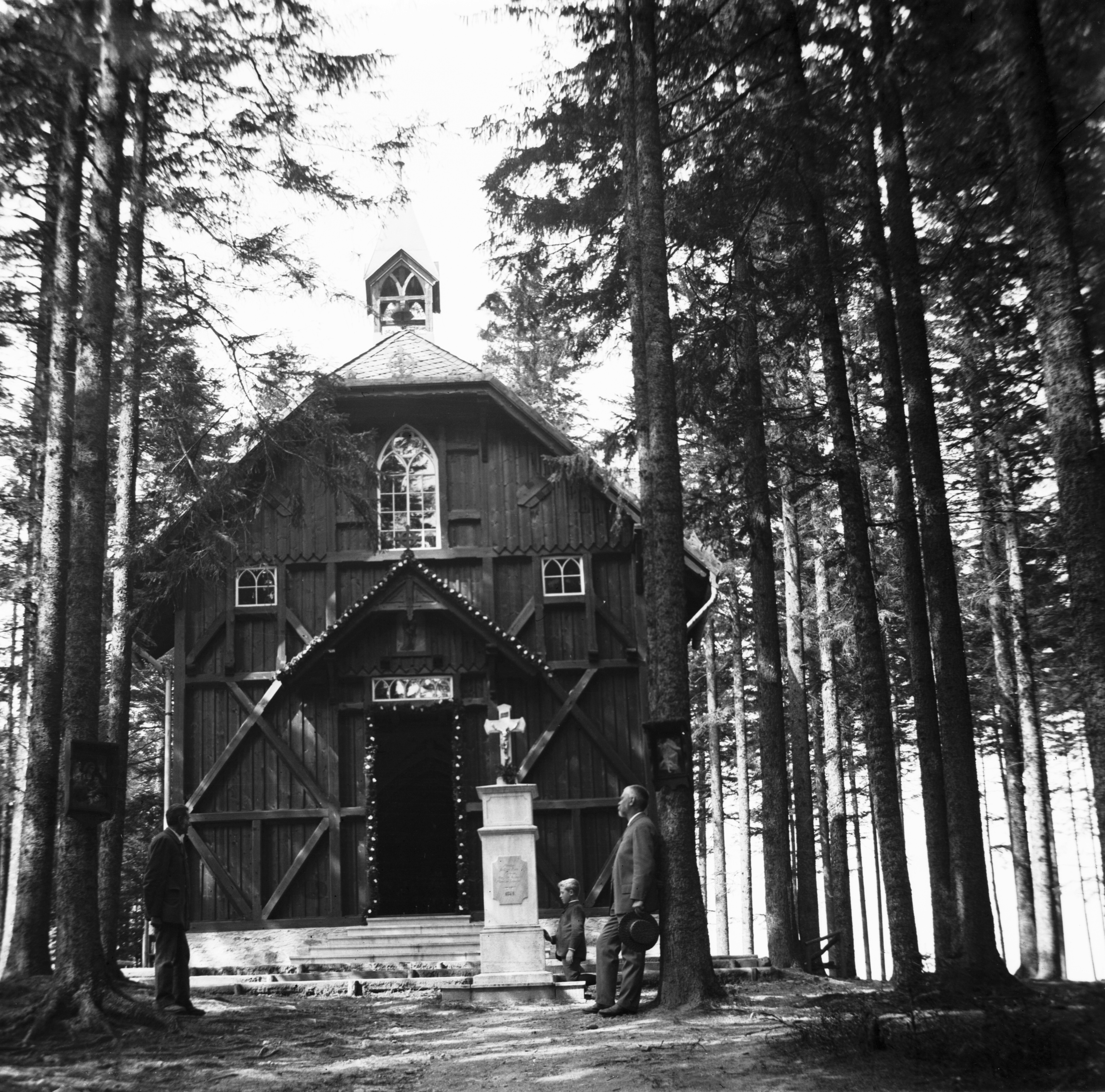Náhledový obrázek Skleněný stereonegativ: lesní kaple (Waldkapelle) na Nízké Hoře (1903) - 2