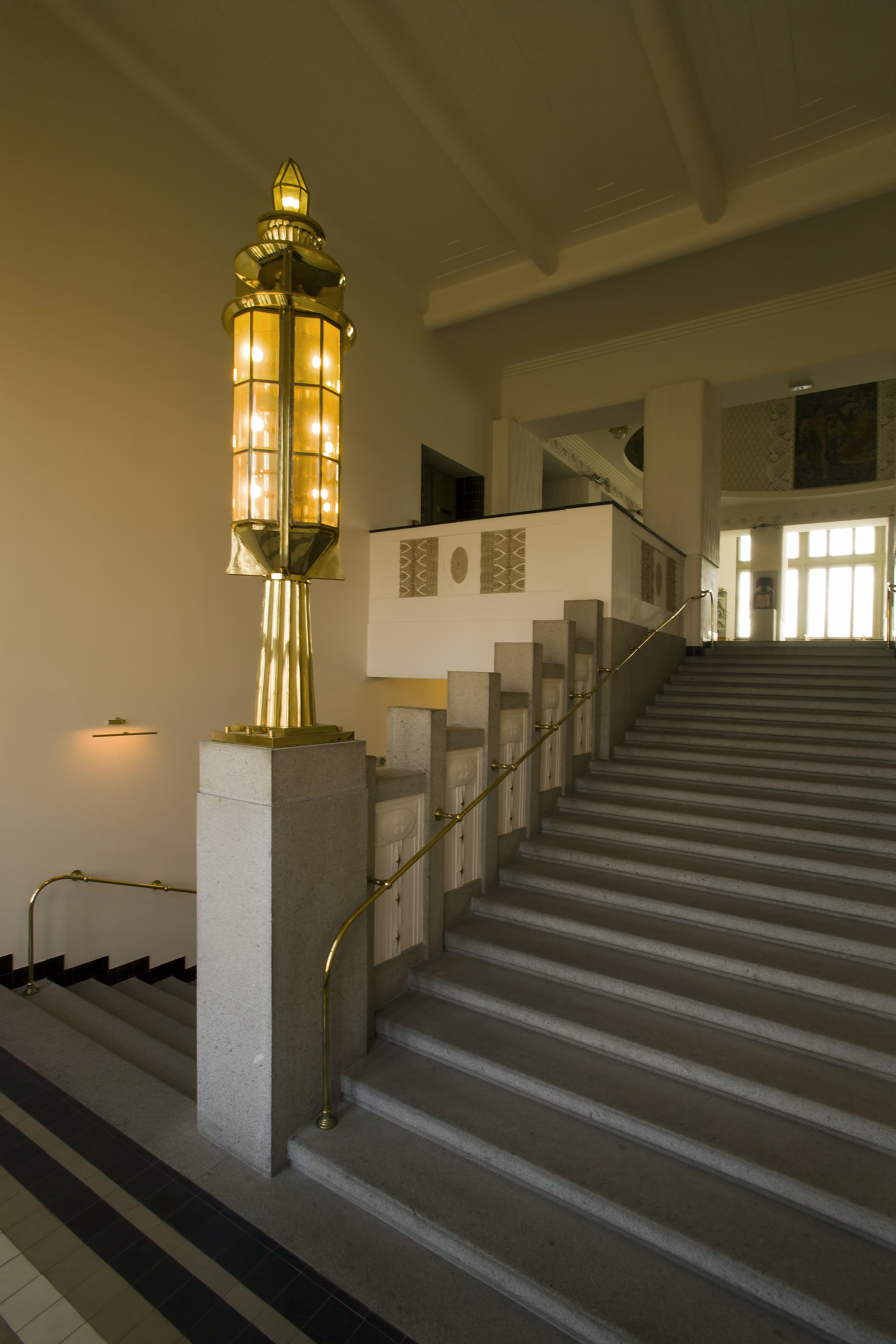 Náhledový obrázek Muzeum východních Čech - Světelný stojan na schodišti do 2. poschodí - 1