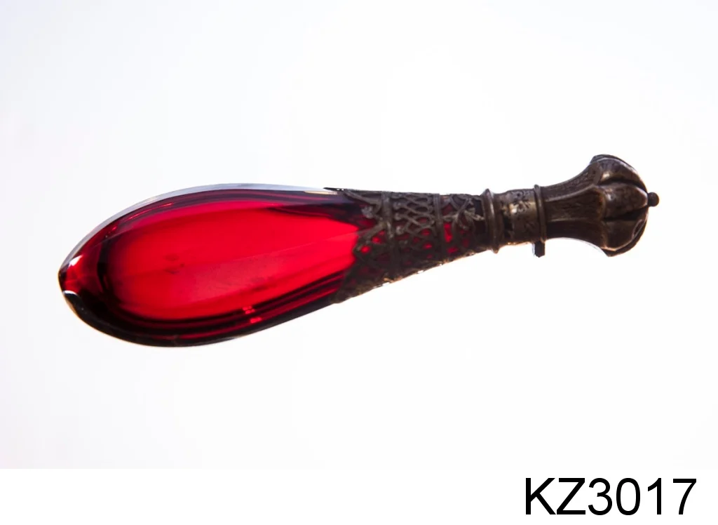 Náhledový obrázek předmětu Flakon z rubínového skla