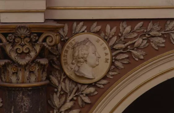 Náhledový obrázek předmětu Klenák nad obloukem k hlavnímu schodišti - medailon s portrétem Marie Terezie