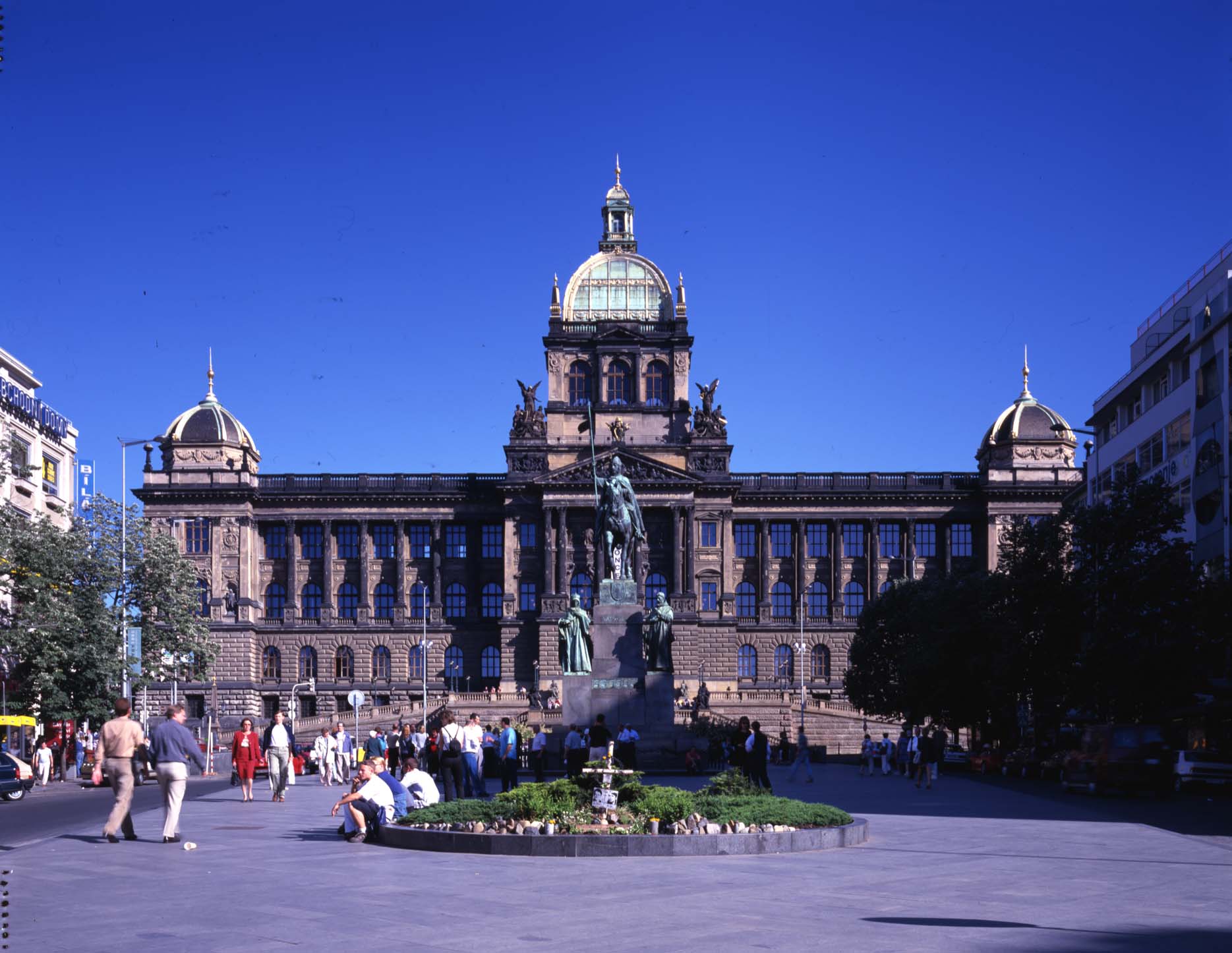 Náhledový obrázek Pohled na Národní muzeum z Václavského náměsti - 1