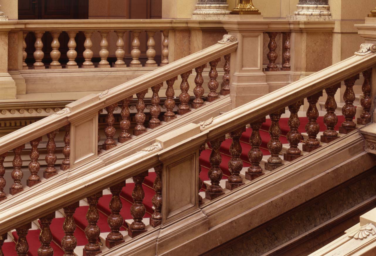Náhledový obrázek Hlavní schodiště s balustrádou - 1