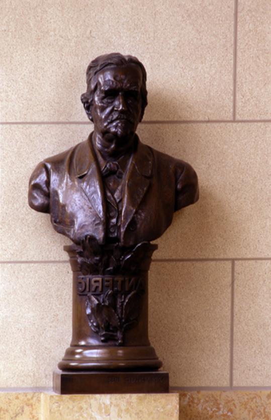 Náhledový obrázek Antonín Frič - busta nad hlavním schodištěm - 1