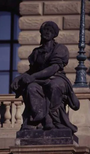 Náhledový obrázek předmětu Alegorická postava Moravy na balustrádě schodiště