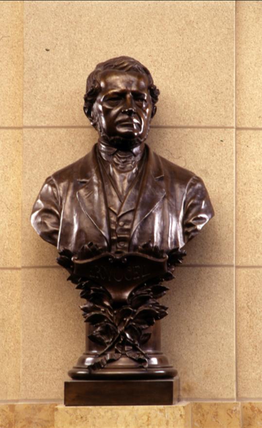 Náhledový obrázek Jan Erazim Vocel - busta nad hlavním schodištěm - 1