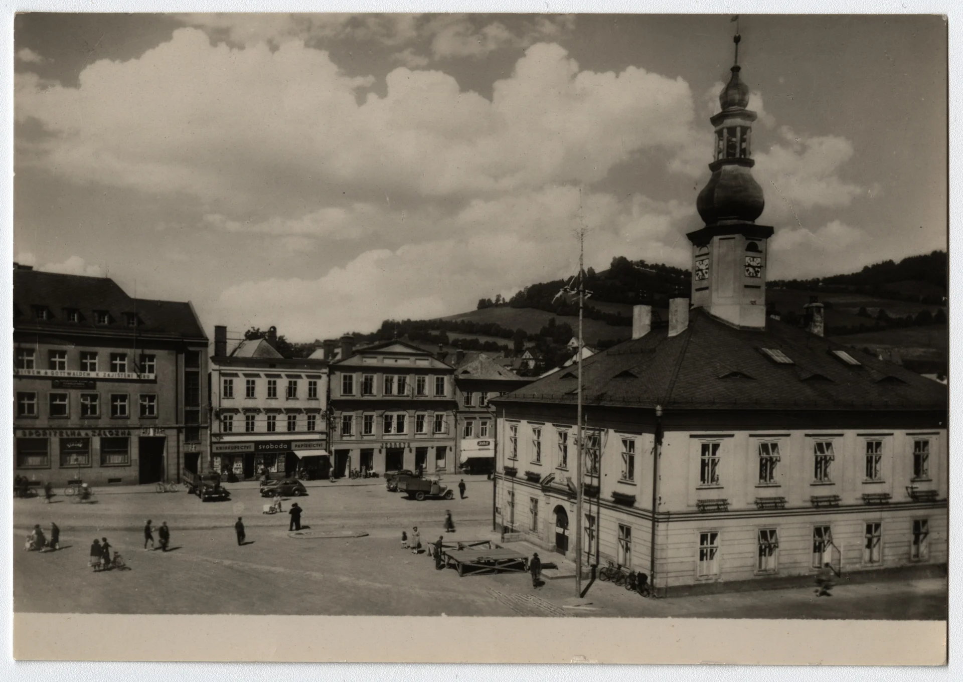 Náhledový obrázek předmětu Masarykovo náměstí  v Jeseníku, 60. léta 20. století (pohlednice)