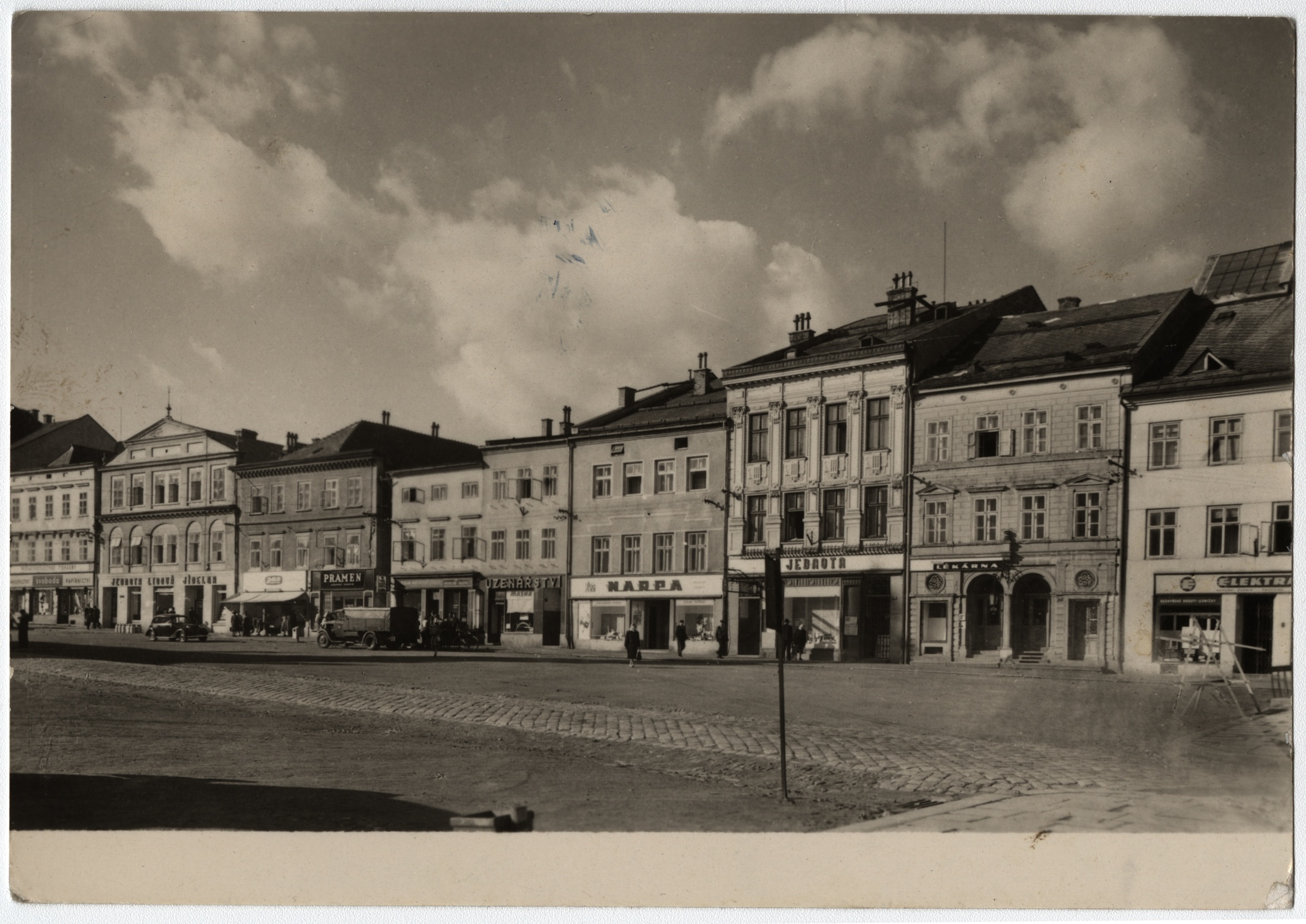 Náhledový obrázek Masarykovo náměstí  v Jeseníku, konec 50. let 20. století (pohlednice) - 1