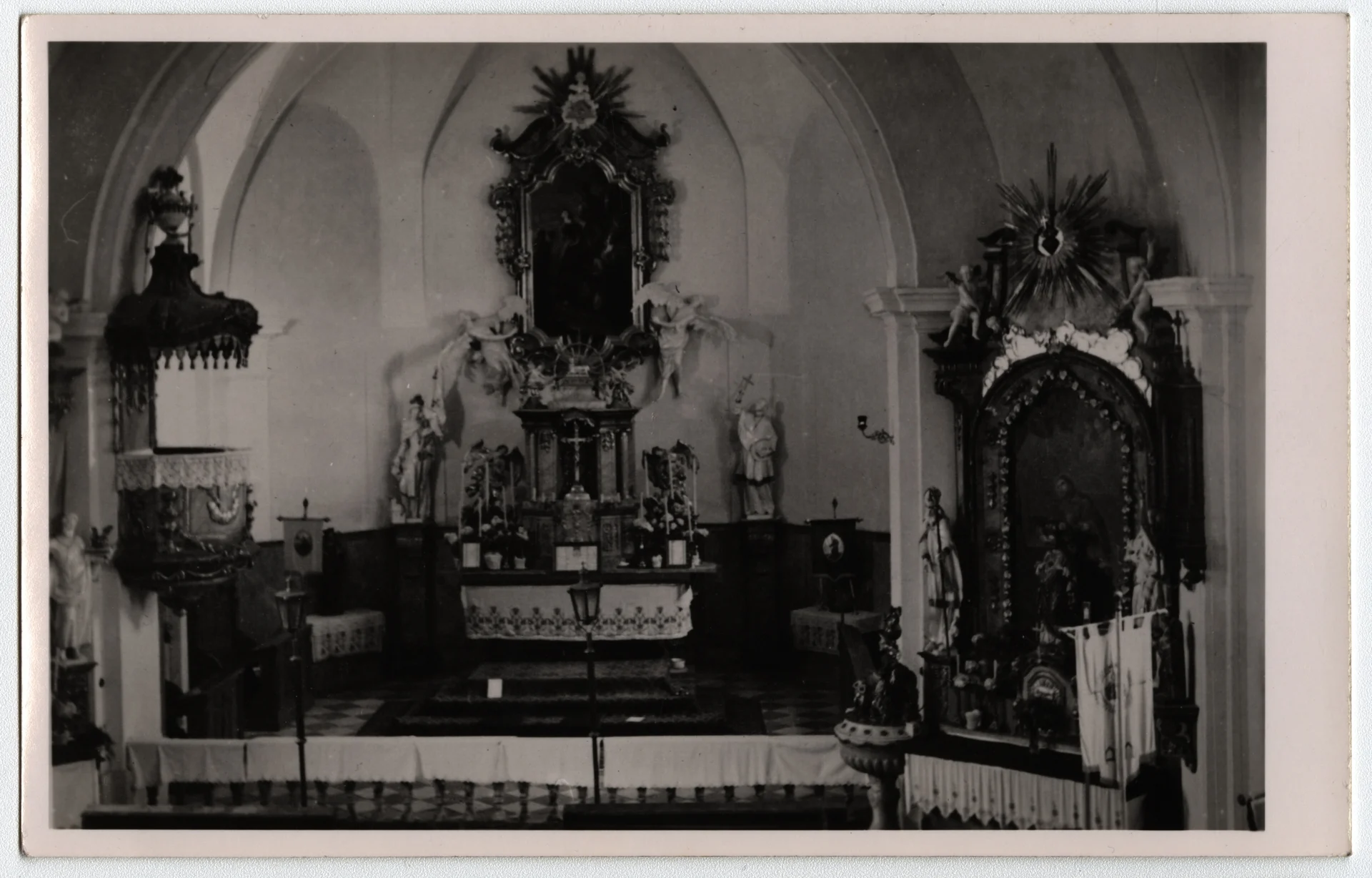 Náhledový obrázek předmětu Interiér kostela sv. Filipa ve Vápenné (pohlednice)