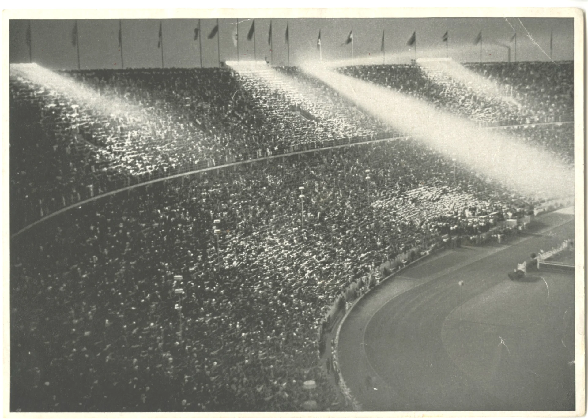 Náhledový obrázek předmětu Diváci na olympijském stadionu