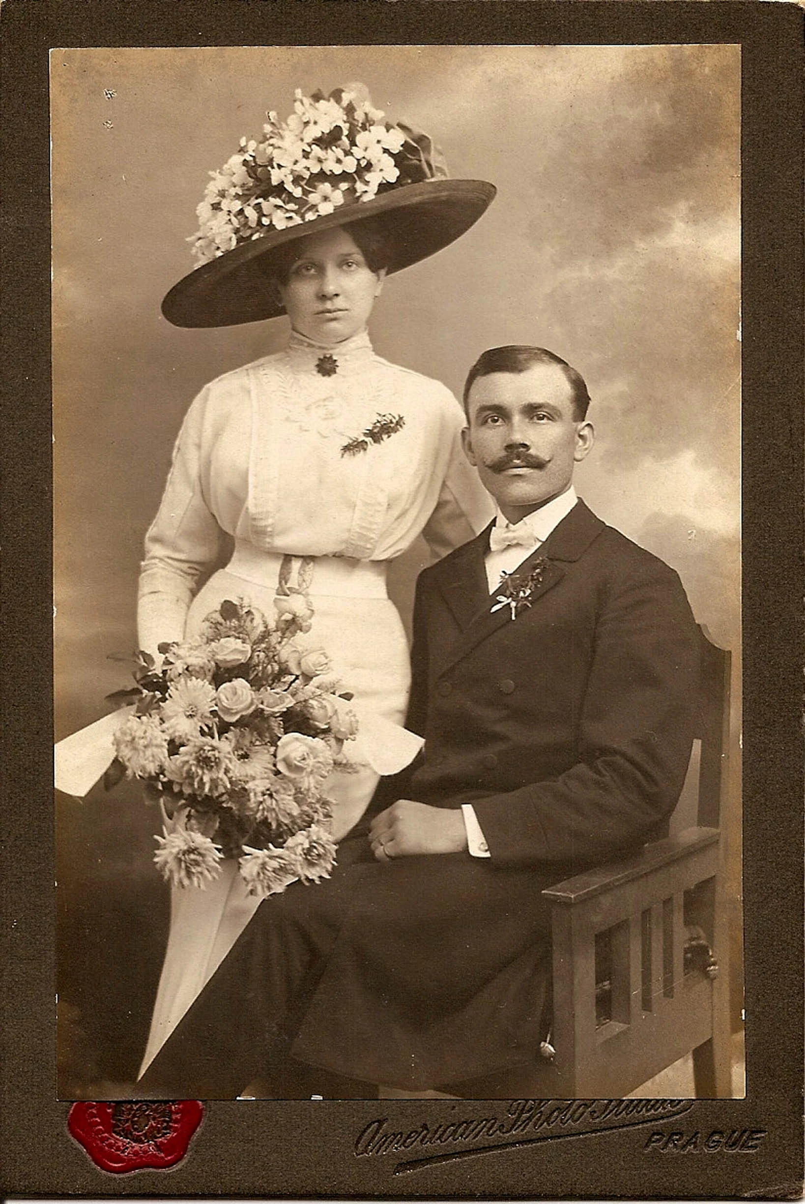 Náhledový obrázek předmětu Svatební fotografie Ferdinanda Hergeta s Augustinou Mouchovou