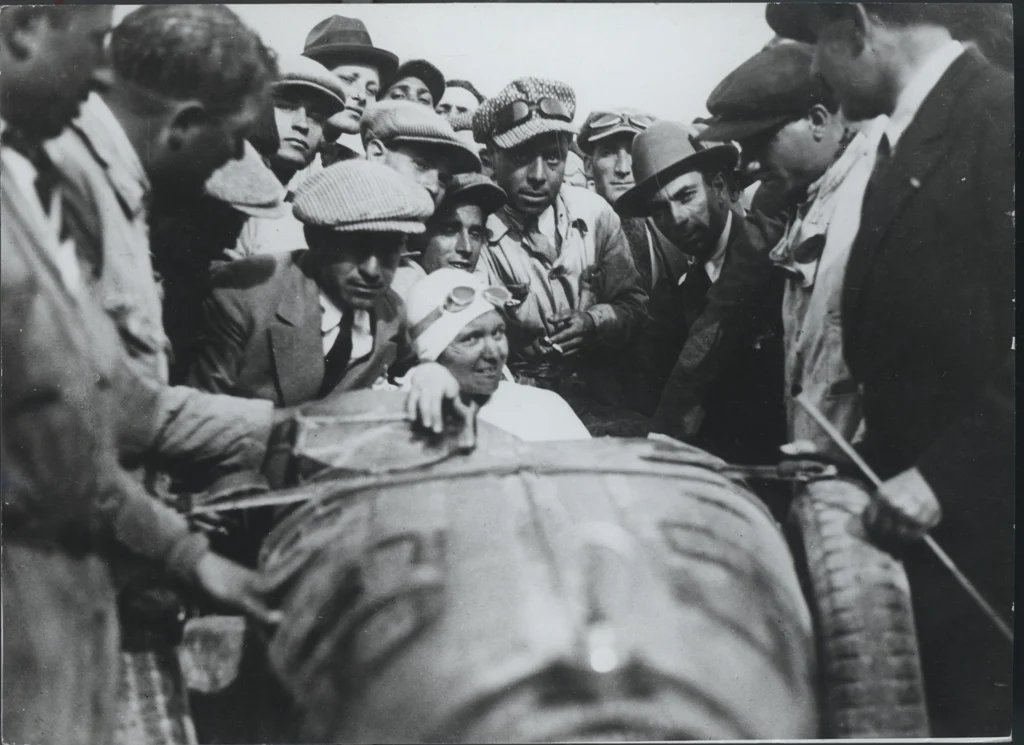 Náhledový obrázek předmětu Eliška Junková. Závod Targa Florio (Sicílie)